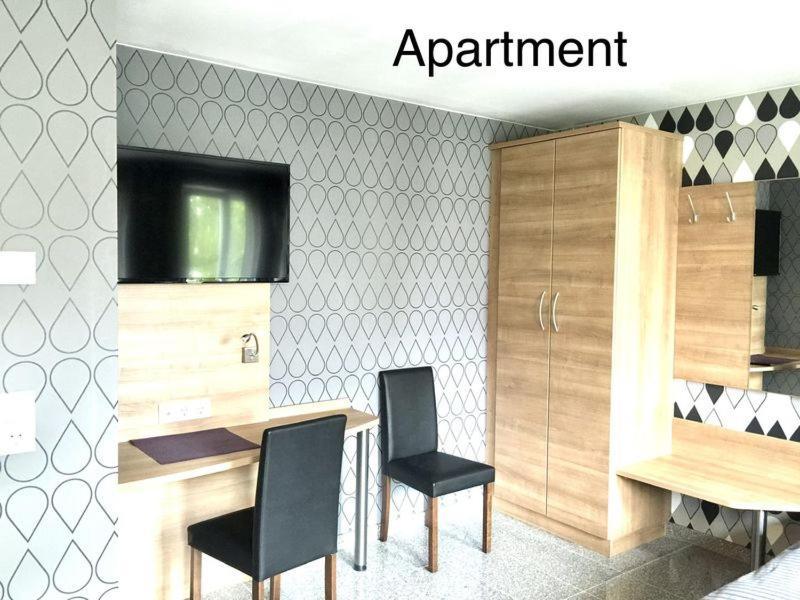 Hotel Mythos "Apartments" Markgröningen Esterno foto