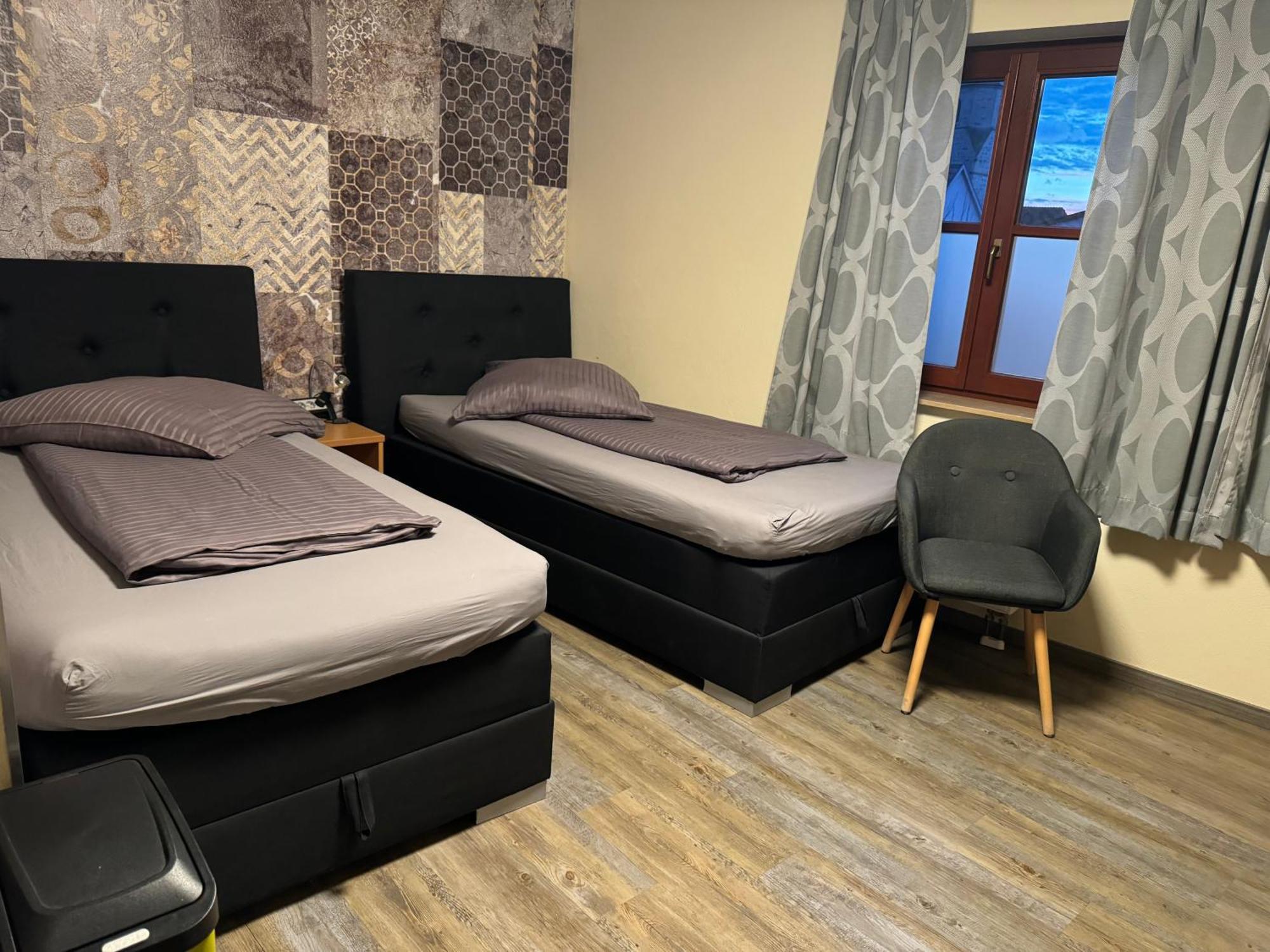 Hotel Mythos "Apartments" Markgröningen Esterno foto